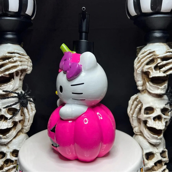 Sanrio Hello Kitty Halloween Hot Pink Pumpkin Jack O' Lantern Soap Dispenser - Picture 3 of 12